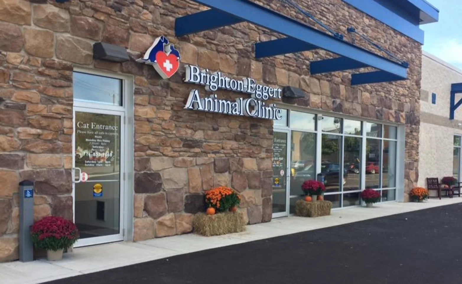 Brighton-Eggert Animal Clinic Exterior and entrance