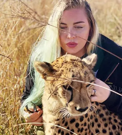 Savannah next to a cheetah
