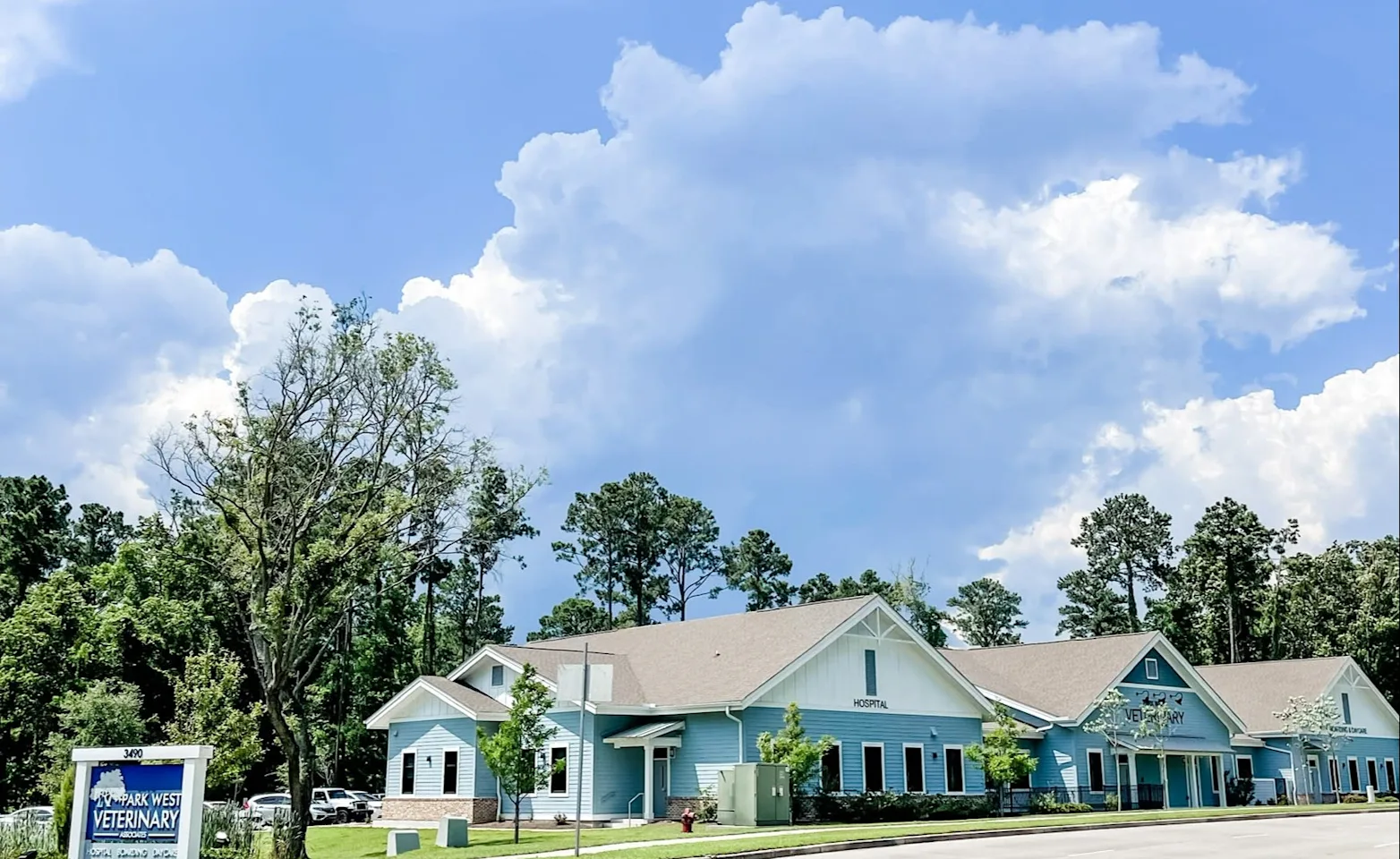Exterior of Park West Veterinary Associates Exterior of Park West Veterinary Associates