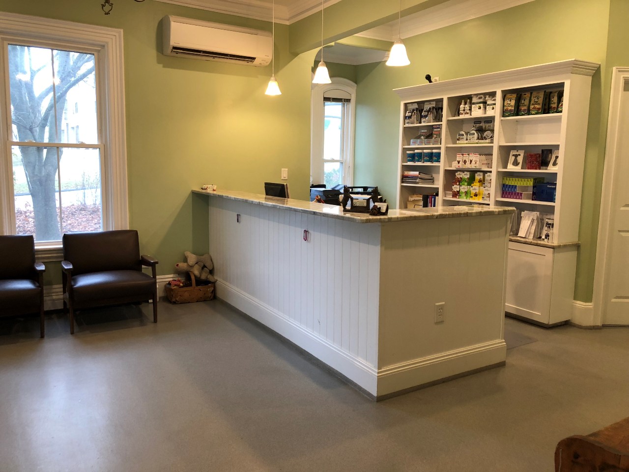 Lobby area and reception desk with waiting area and chairs