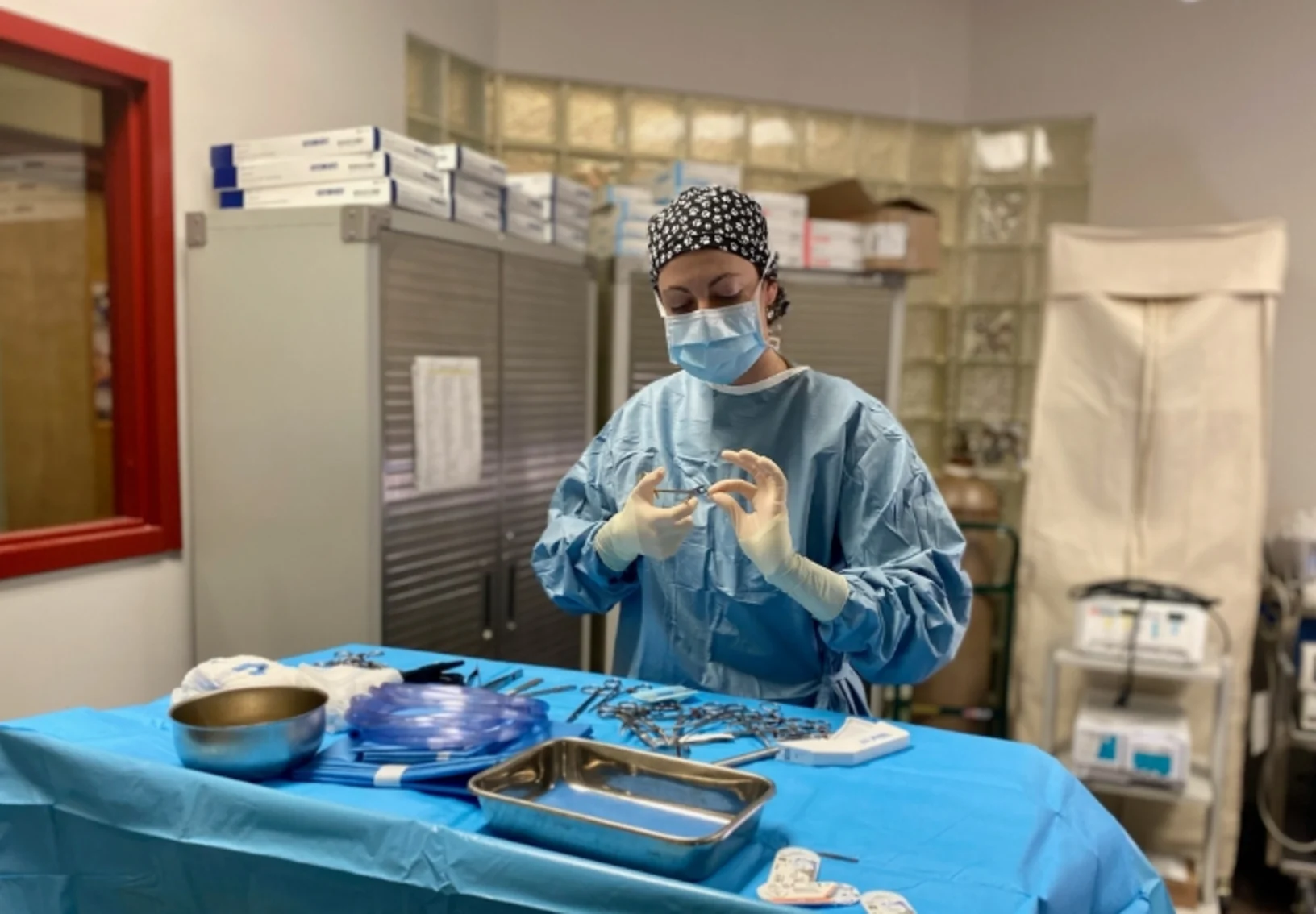 Dr. Matthews performing surgery on a patient. Dr. Matthews performing surgery on a patient.