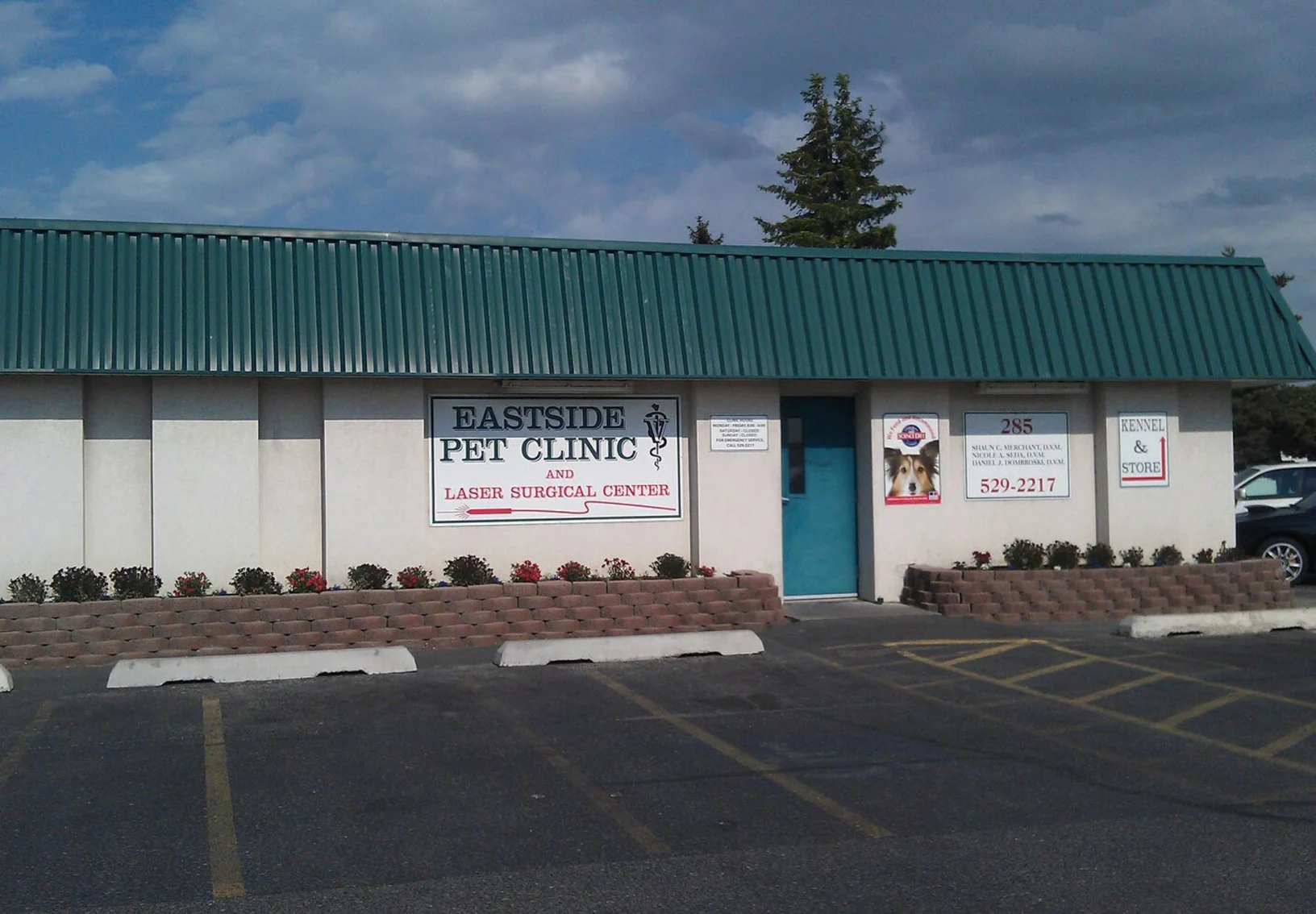 Front view of Eastside Pet Clinic