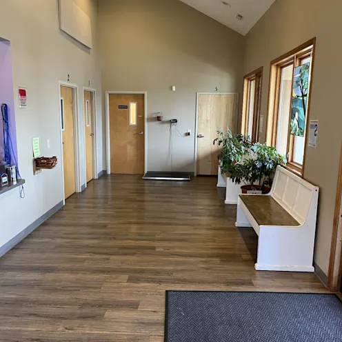 Spacious lobby area and waiting area at College Mall Veterinary Hospital Spacious lobby area and waiting area at College Mall Veterinary Hospital