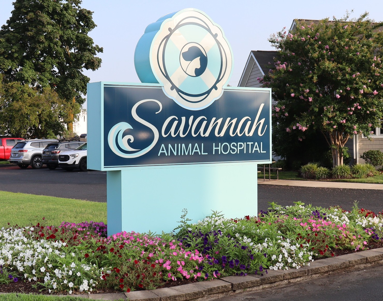 Savannah Animal Hospital's road sign.