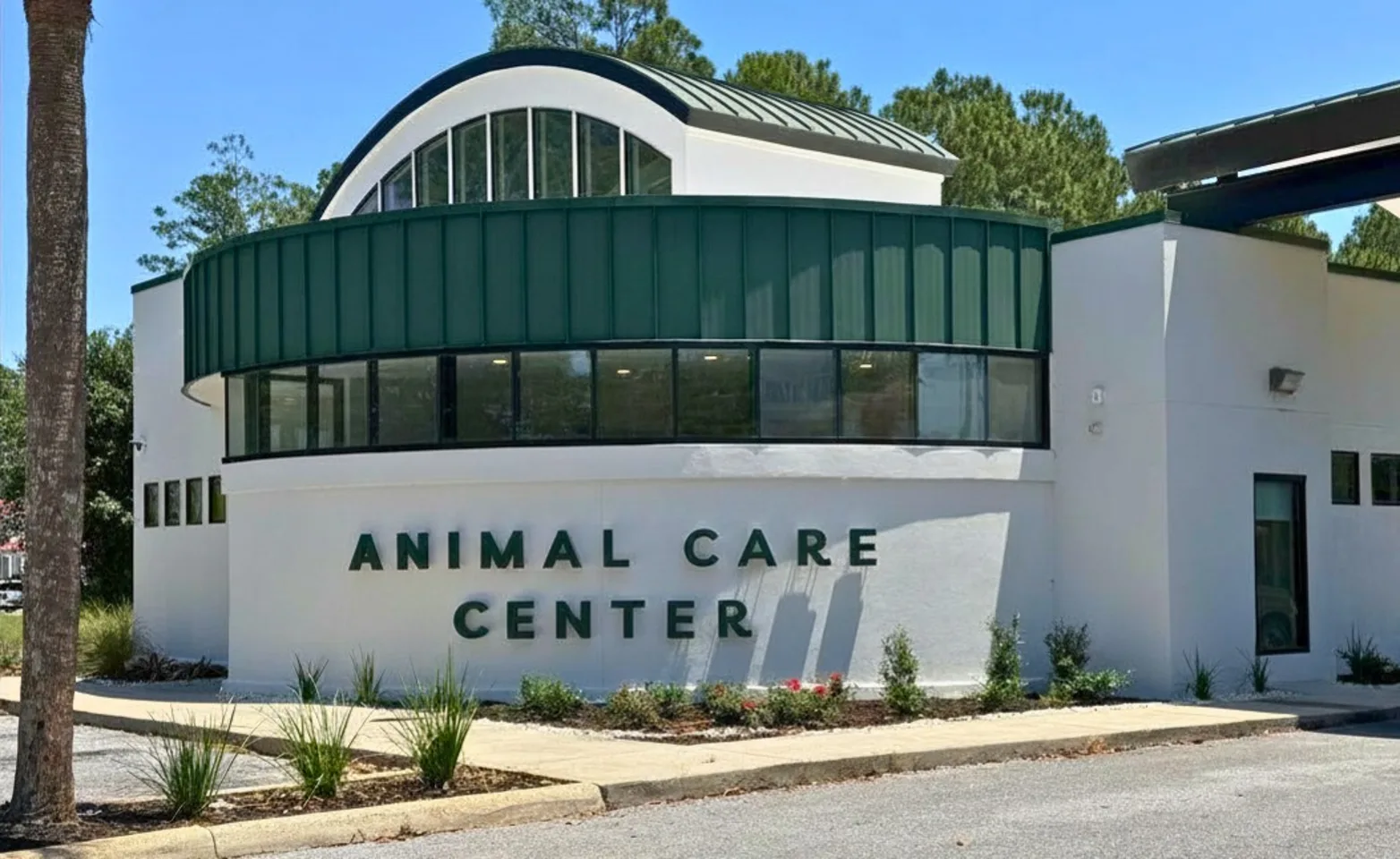 Front of Animal Care Center of Panama City Beach's building. Front of Animal Care Center of Panama City Beach's building.