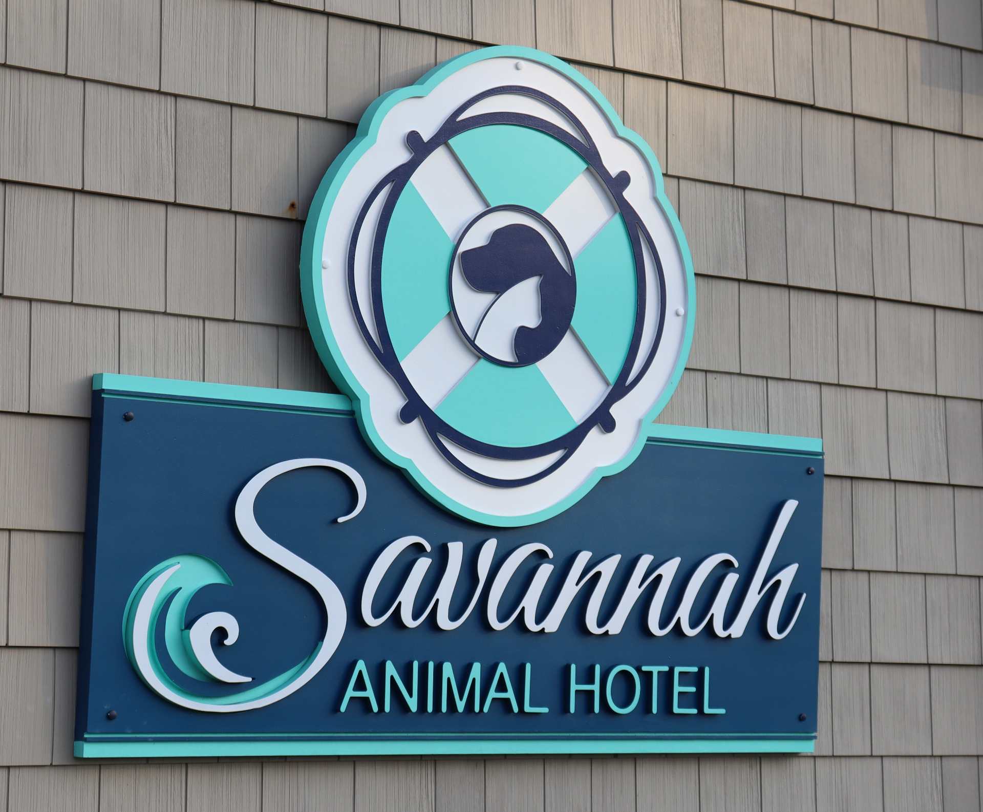 Savannha Animal Hotel logo.
