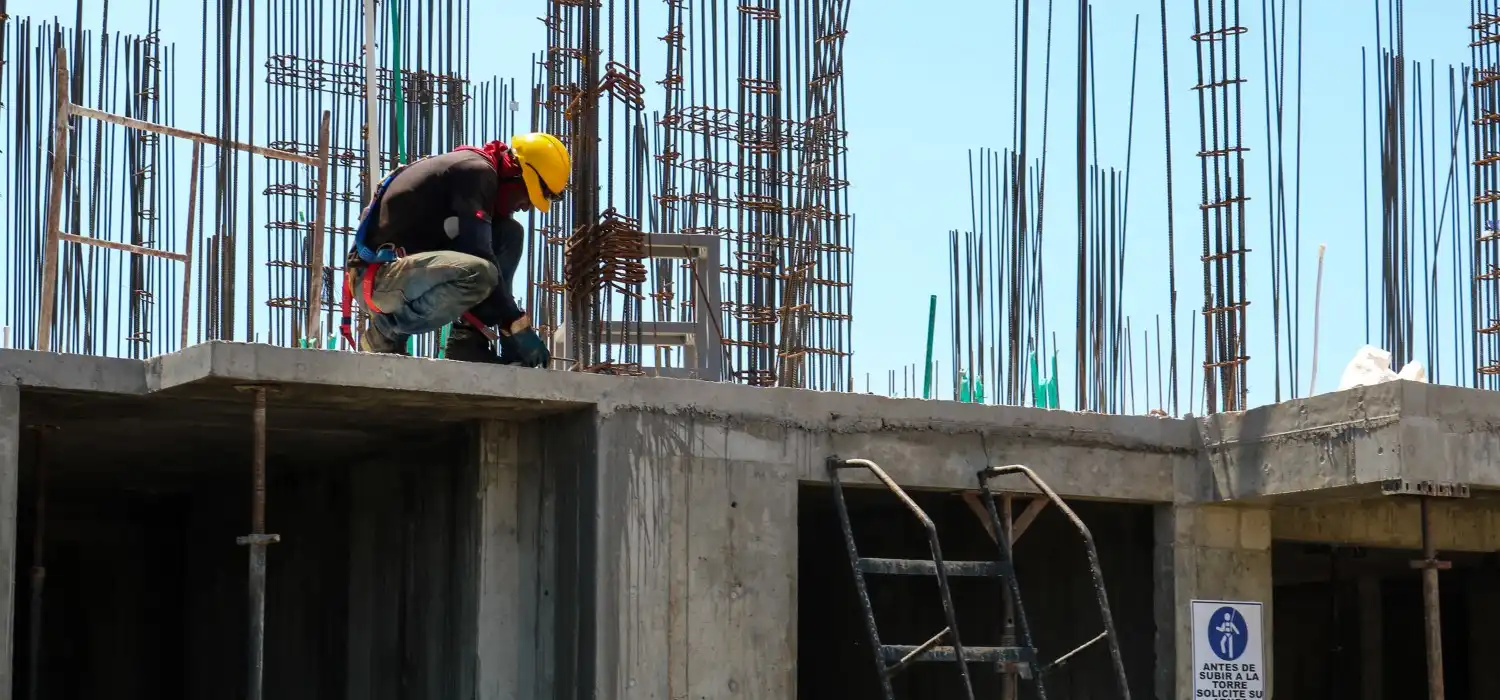 What are the common causes of accidents at construction sites?