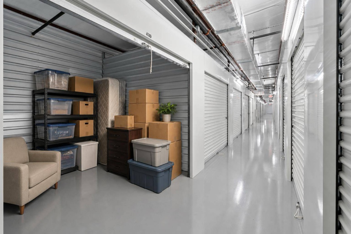 L017-small-storage-units-riverview-fl-hero