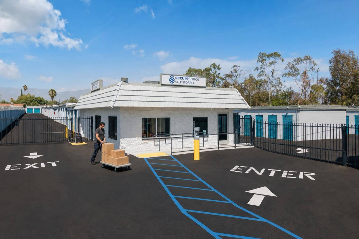L014-business-storage-units-flexible-room-growing-operations-rialto-ca-hero