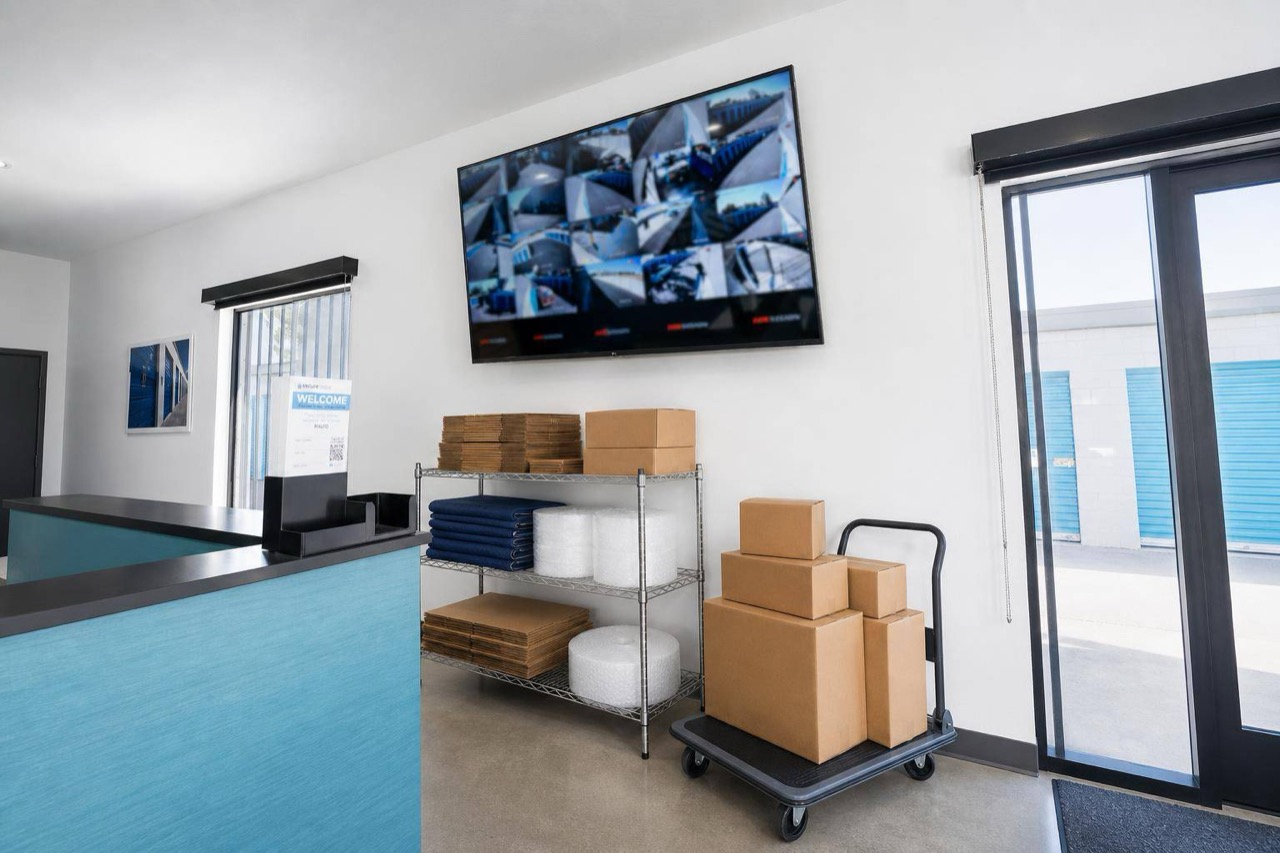 L014-self-storage-facilities-fit-rialto-ca-hero