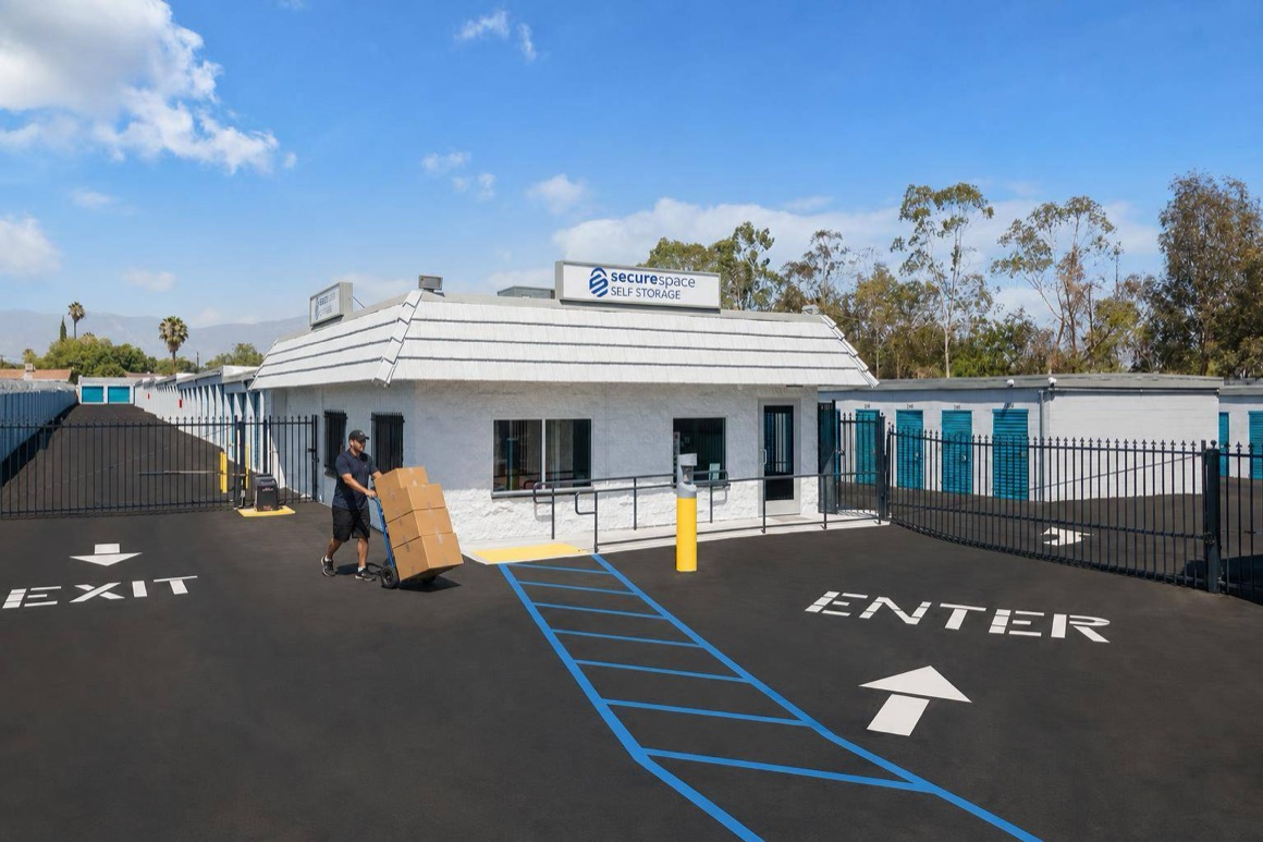 L014-10x15-storage-units-rialto-ca-hero