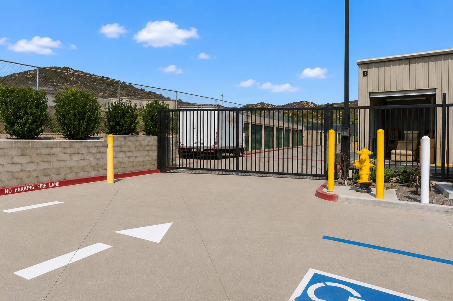 L008-10x30-storage-units-spring-valley-hero