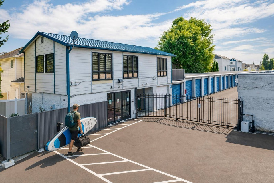 L016-sports-equipment-storage-tacoma-wa-hero