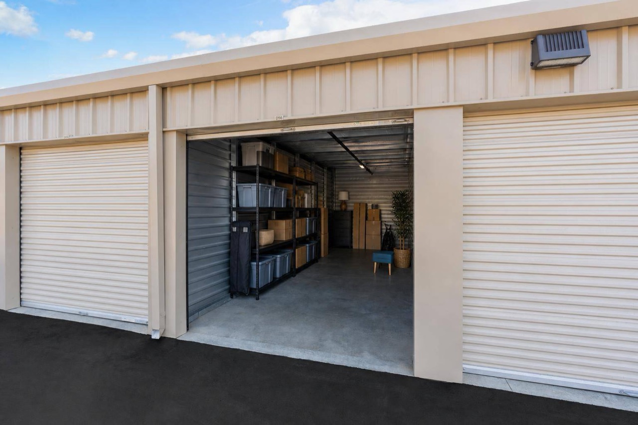 L008-dorm-room-storage-spring-valley-hero