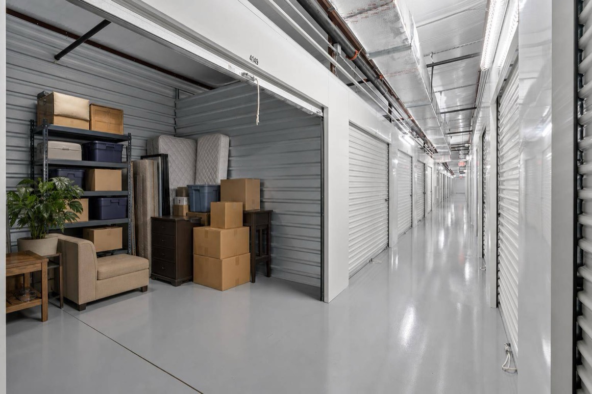 L017-large-storage-units-riverview-fl-hero