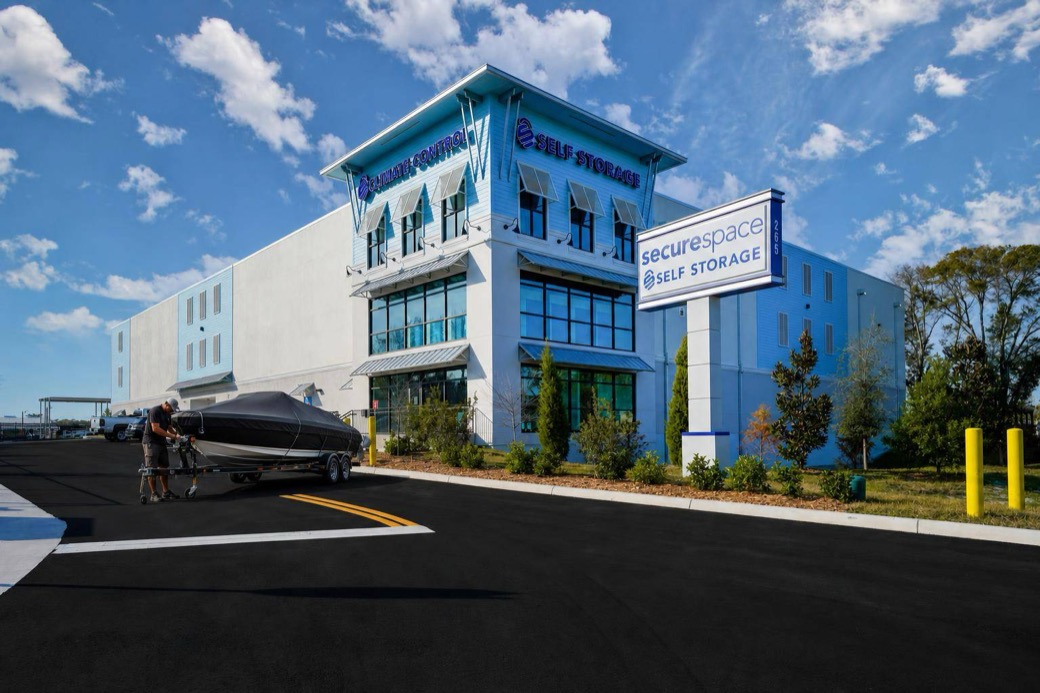 L010-outdoor-vehicle-storage-palm-harbor-hero