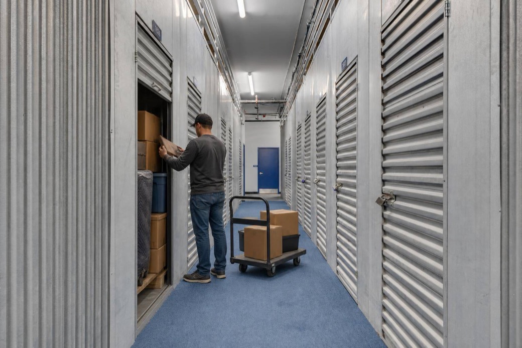 L009-self-storage-lanham-hero