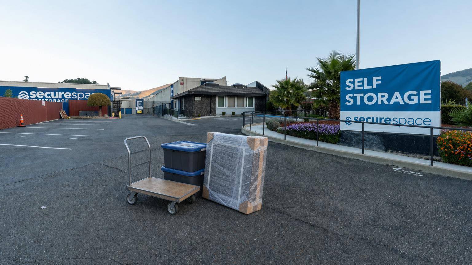 fremont-self-storage-325-mowry-ave-94536-hero