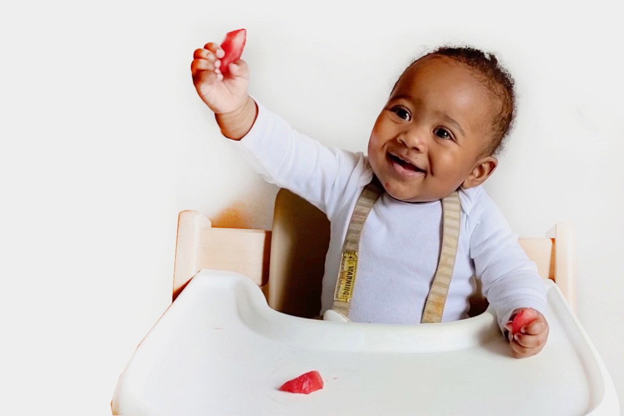 Is baby ready for solids? What are the different methods for starting solids, and which should you choose? How to introduce allergens, create a safe eating environment, and more. 