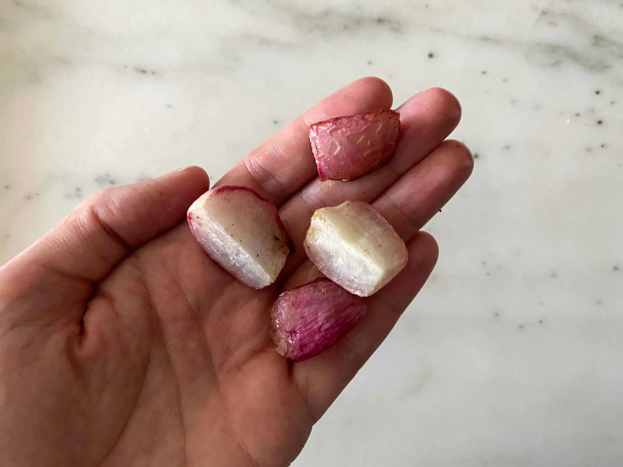 How to cut radishes for babies_quartered