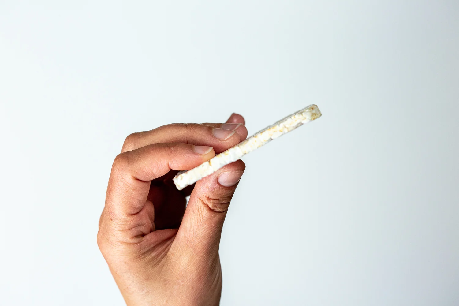 Cracker thin rice cracker hand pic