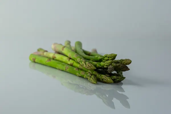 a bunch of green asparagus spears before being prepared for babies starting solid food