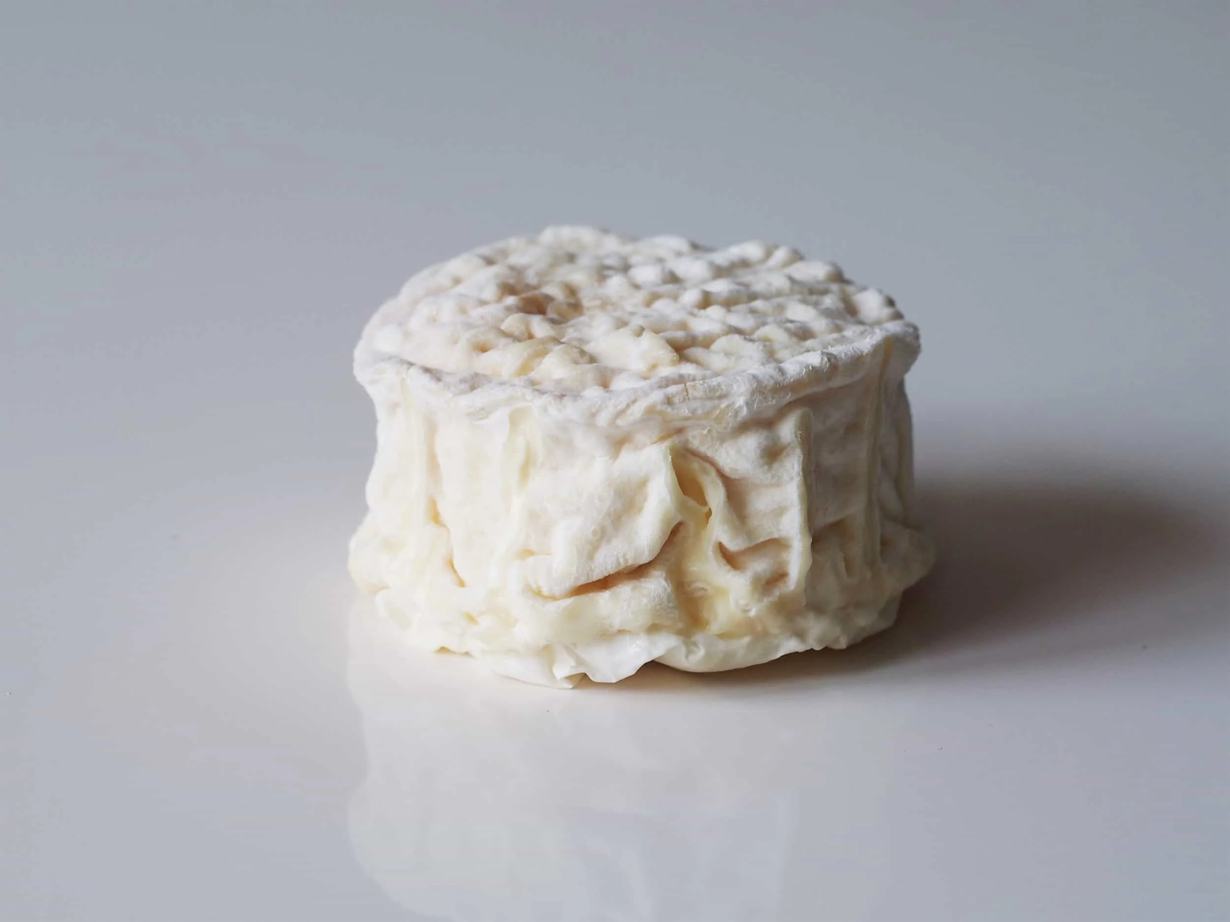 La tur cheese on a white table