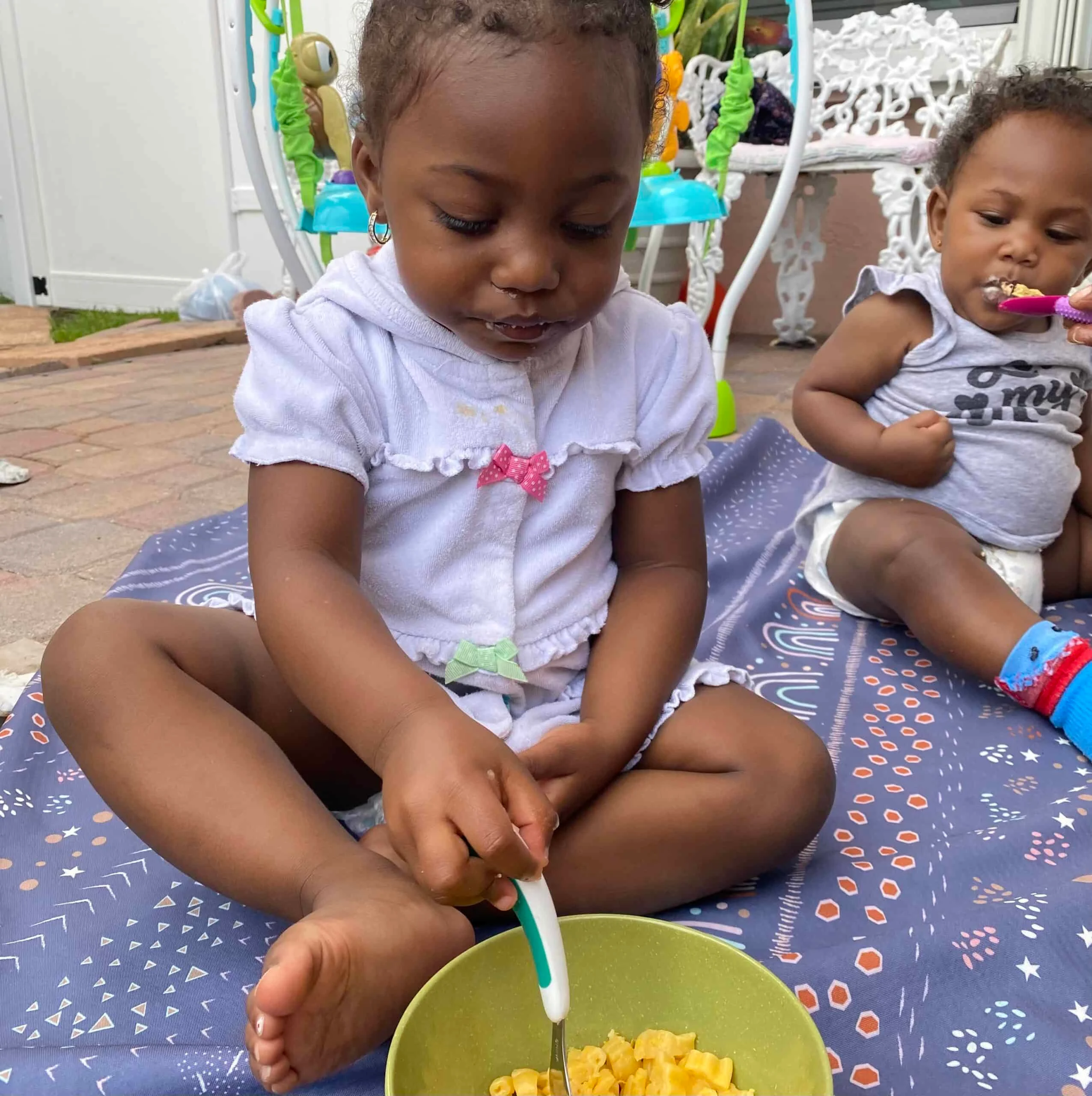 a preschooler ponders macaroni and cheese