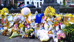 Tributes for Madeleine McCann, Rothley, 17 May 2007 (1)