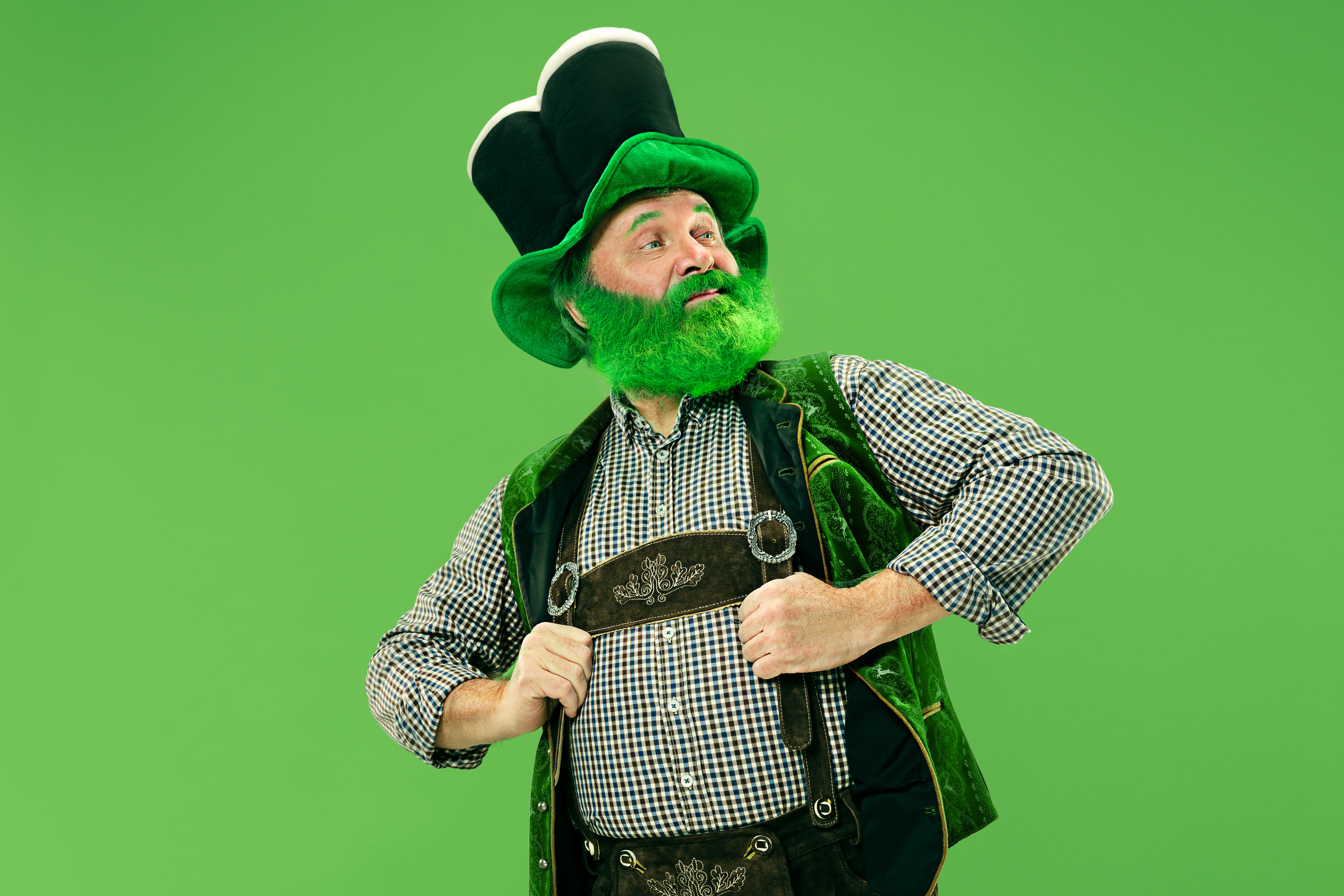 What do leprechauns love to barbeque? image
