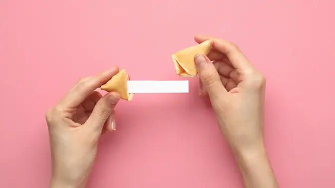 What's the Real Story Behind Fortune Cookies?-1