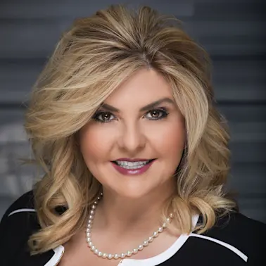 This Woman Used a Fallen Officer to Fund Her Facelift. Trump Pardoned Her.-1