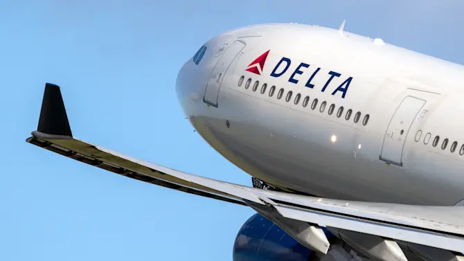 Heroic Passengers Subdue Attacker During In-Flight Chaos - main