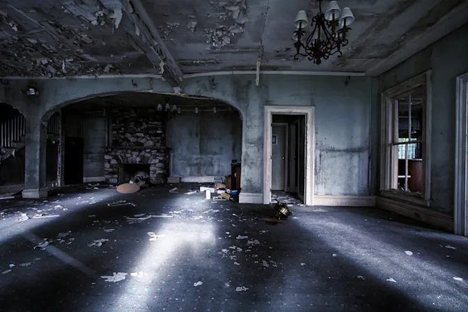 Hide and Eek! Crimes Committed in Haunted Houses -2