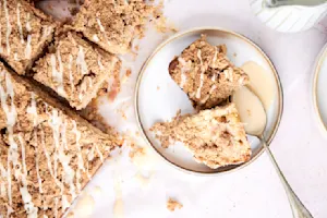 Fresh Peach Crumble Cake