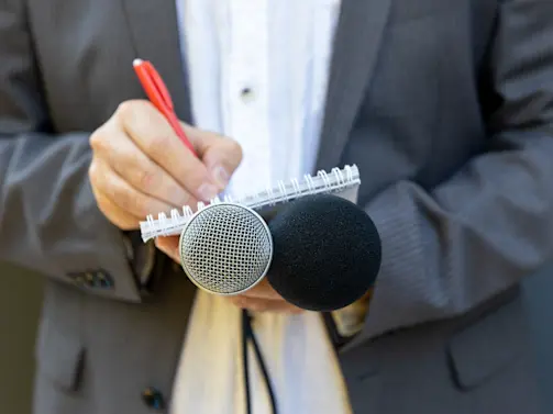Thieves Rob Reporter While He's Reporting on Increasing Crime Rates-main