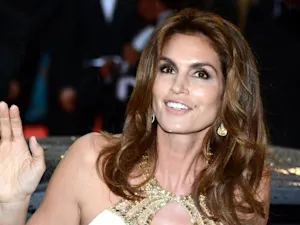 Cindy Crawford’s Looks Are Back (Again)
