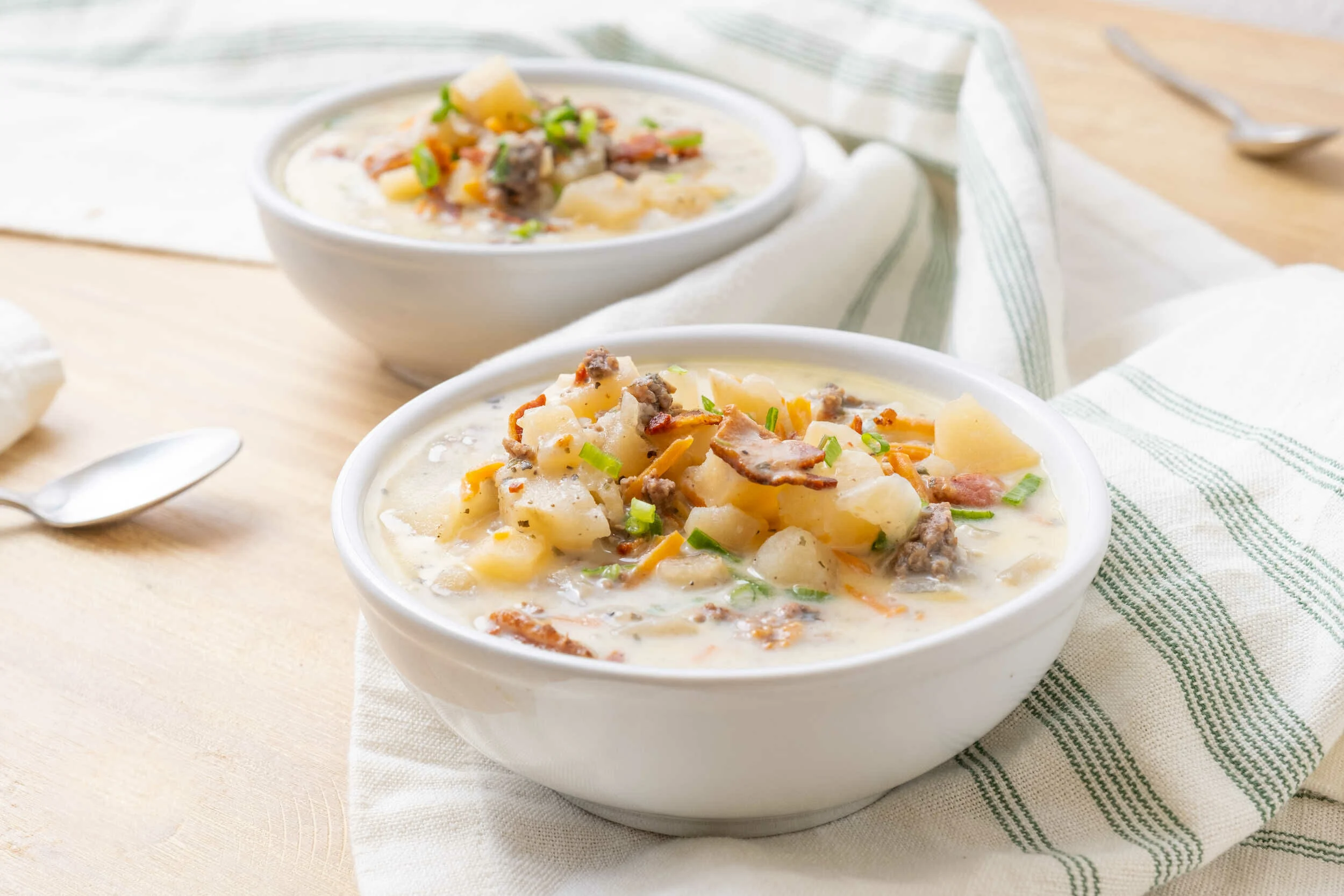 Slow Cooker Bacon Cheeseburger Soup | Recipes Direct