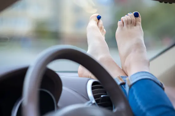 7 Things You Should Never Do While Driving-1