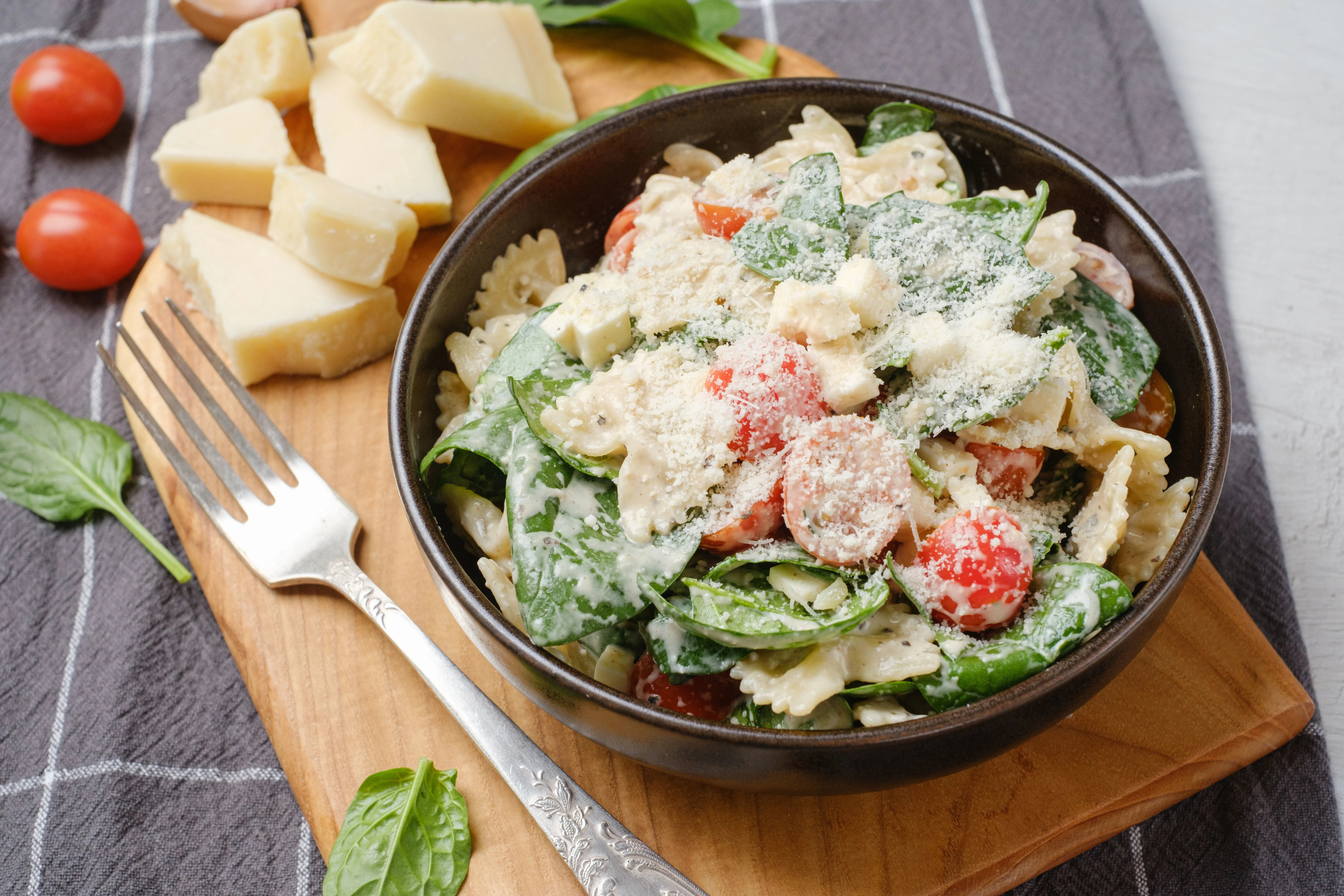 Mozzarella Pasta Salad | Command Cooking