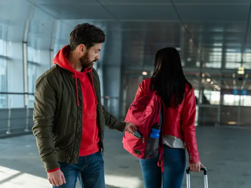 Flight Attendant Goes Viral on Tik Tok Warning About Airport Thieves Hiding in Plain Sight -main