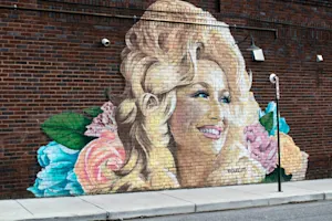 Beyond the Rhinestones- 10 Interesting Facts About Dolly Parton-1