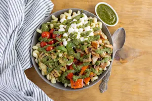Pretty Girls Pasta Salad-2