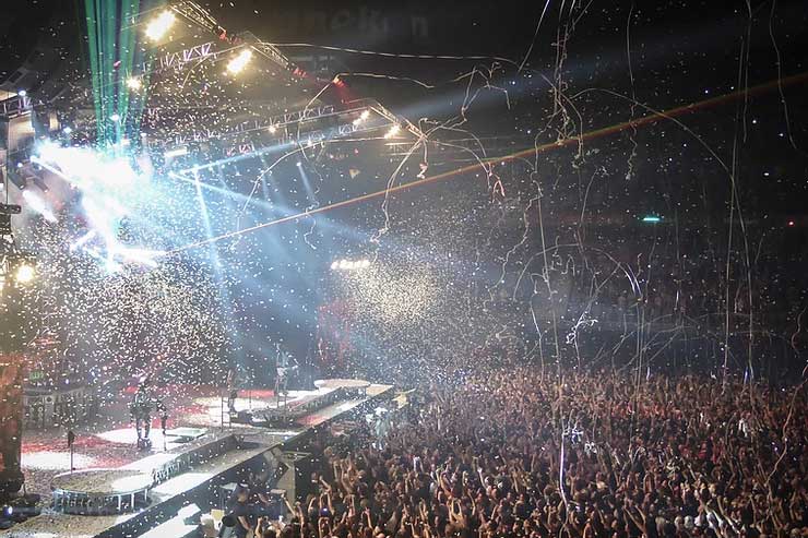  What do you call a singing rodent? image