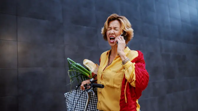 12 Things You Should Never Do at the Grocery Store-1