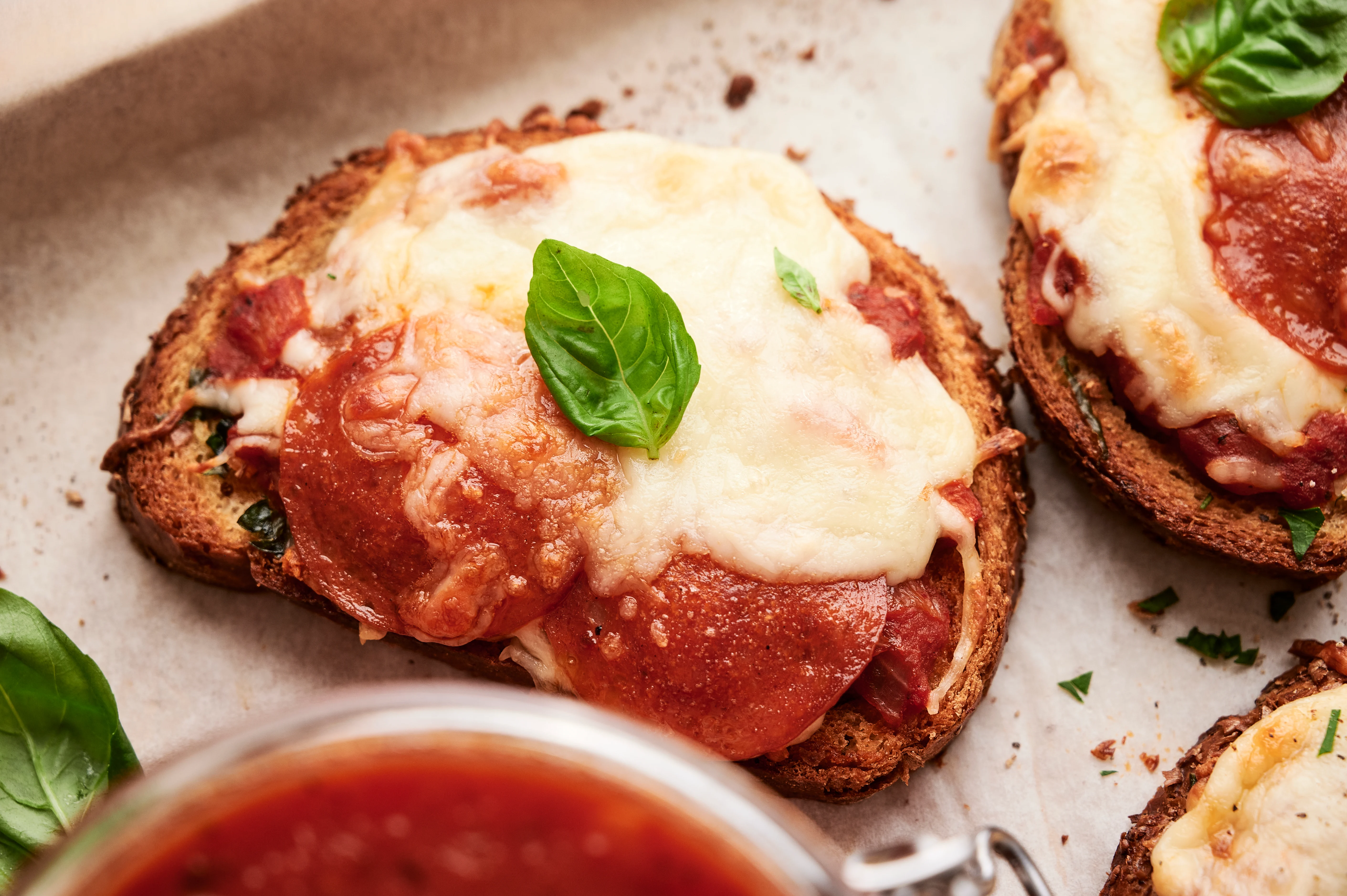 Busy-Wife Garlic Toast Pizza | Recipes Direct