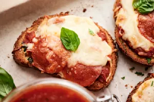 Busy-Wife Garlic Toast Pizza