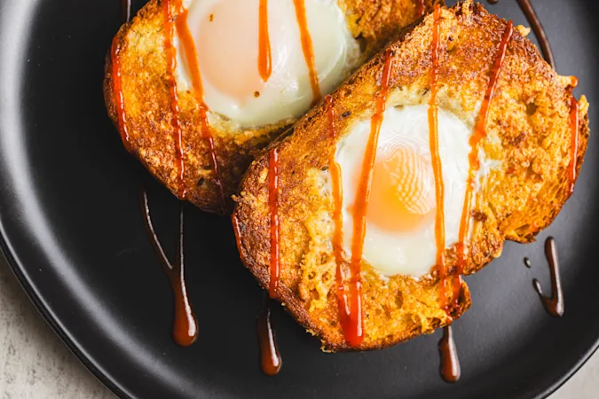 Cheesy Egg in A Hole