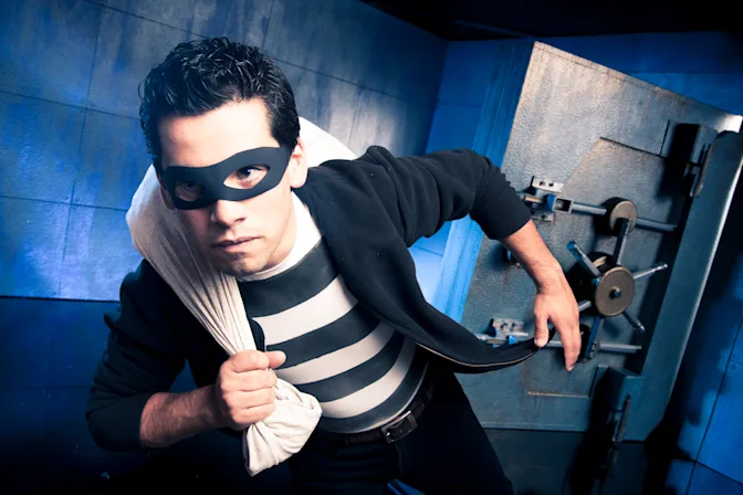 Who Was the Hollywood Bandit?-3