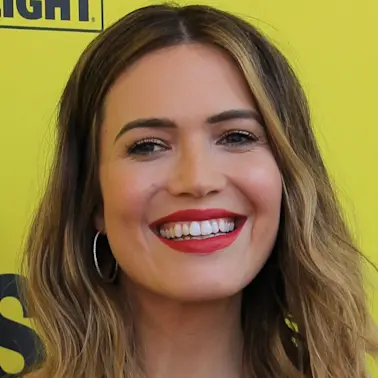 Mandy Moore Takes on Amazon After Delivery Blunder in Burnt-Down Neighborhood-1